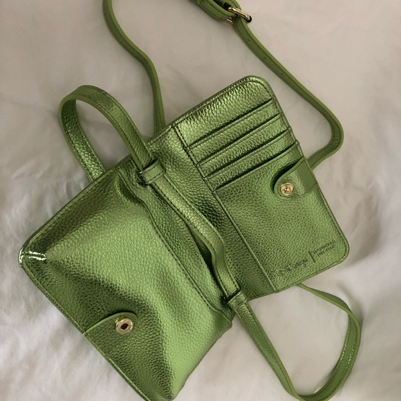 Danielle Nicole Tinker Bell Crossbody - Picture 5 of 5